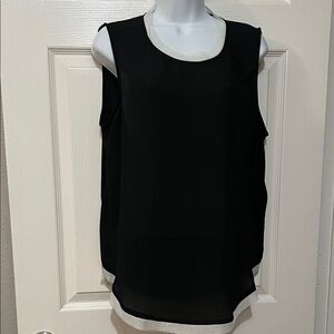 Who What Wear Black Blouse with Cream Accents EUC size:L ❤️